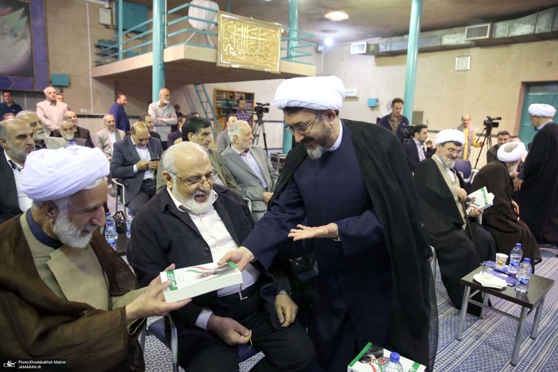 مراسم رونمایی از کتاب کارگزار صدیق در حسینیه جماران