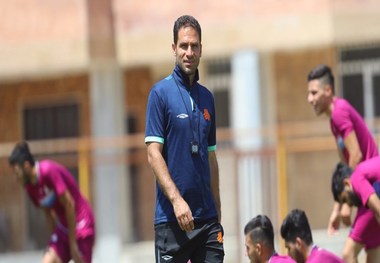 صادقی: کدام باشگاهی بازیکن نوزده ساله‌اش 18 بازی لیگ برتری دارد؟/ برای اولین سال سرمربیگری‌ام ریسک کردم