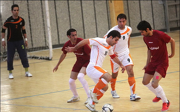 فوتسال لیگ برتر مردان   تیم ارژن شیراز ، صدرنشین لیگ را متوقف کرد