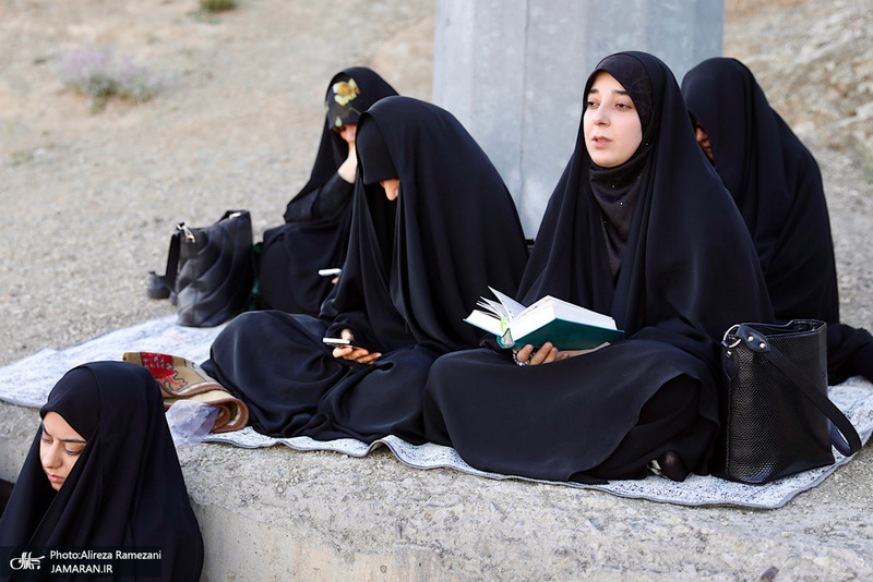 مراسم دعاى عرفه در کهف الشهدا