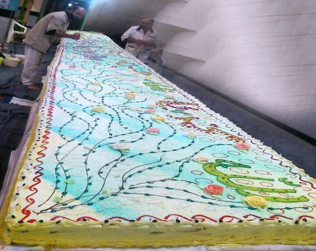 همدانی ها برای میلاد امام زمان(عج) کیک 400 کیلویی پختند