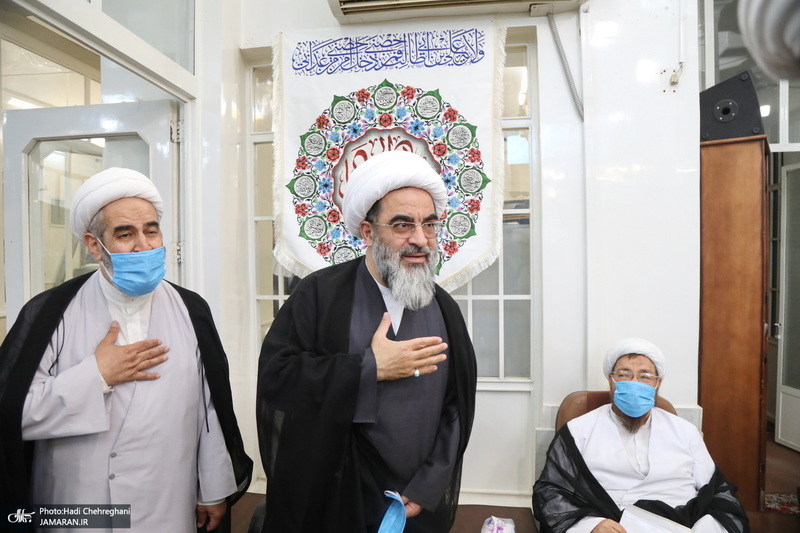 مراسم عمامه گذاری طلاب توسط آیت‌الله العظمی نوری همدانی و آیت الله فاضل لنکرانی در روز عید غدیر