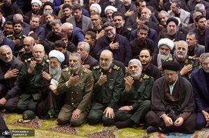 اقامه نماز رهبر معظم انقلاب بر پیکر رئیس جمهوری و یارانش