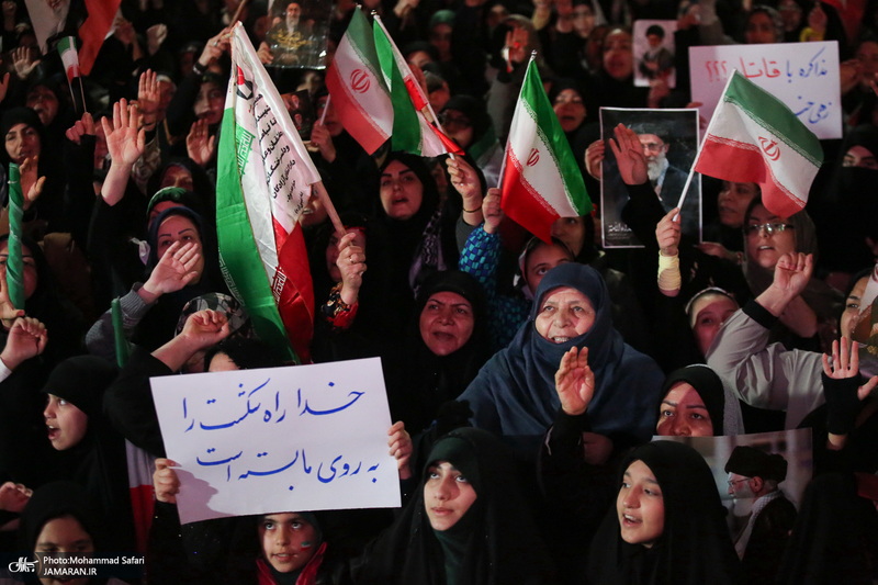حرکت دسته مردمى پرچمداران ایران به مناسبت روز جمهوری اسلامی ایران-۲