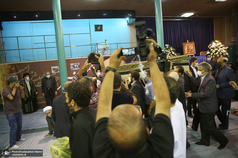 مراسم تشییع حجت الاسلام و المسلمین محتشمی پور در حسینیه جماران