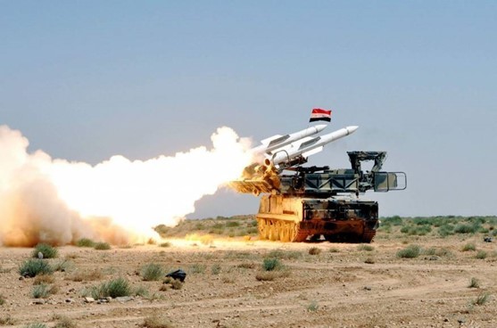 حمله هوایی اسرائیل به حماه/ پدافند سوریه همه موشک ها را سرنگون کرد