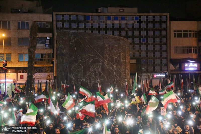 تجمع مردمی در میدان انقلاب اسلامی تهران