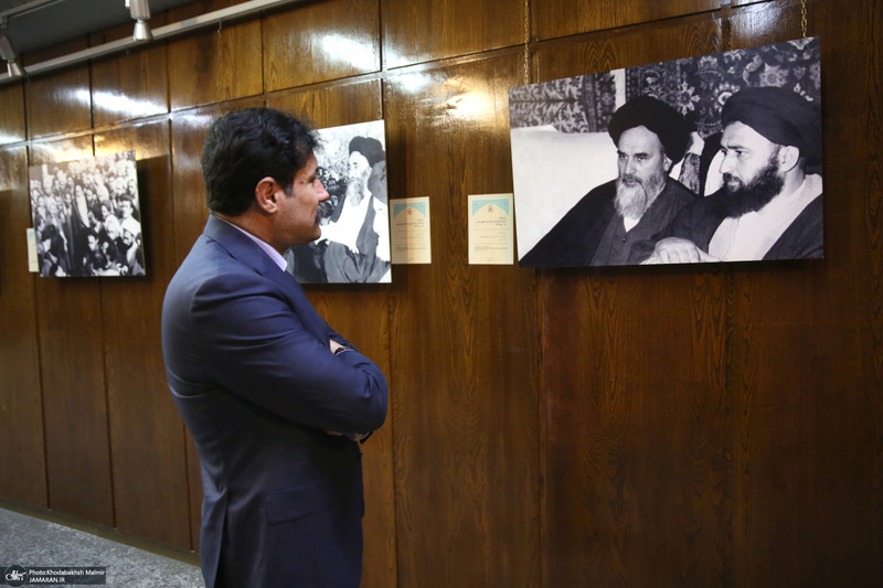 بازدید عبدالکریم حسین‌زاده، معاون امور توسعه روستایی و مناطق محروم کشور  از بیت امام خمینی (س) در جماران