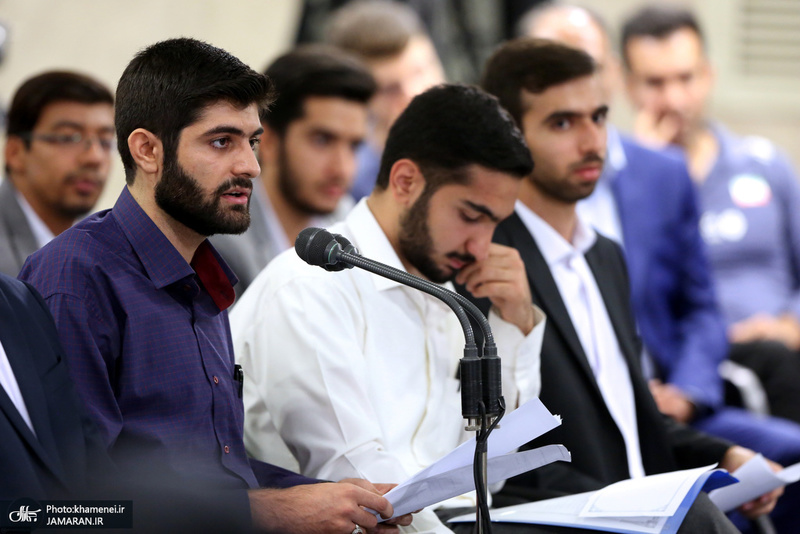 دیدار مدال‌آوران المپیادهای علمی و اعضای تیم ملی والیبال جوانان با رهبر معظم انقلاب