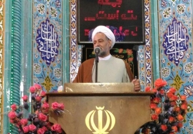 امام جمعه سمیرم: همه باید با تمام توان برای اقامه نماز تلاش کنند