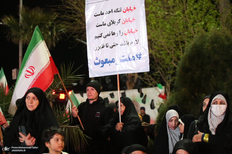 حرکت دسته مردمى پرچمداران ایران به مناسبت روز جمهوری اسلامی ایران-۲