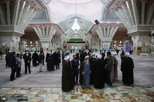 اقامه نماز بر پیکر مرحوم حاج محمد کمساری توسط سید حسن خمینی