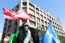 راهپیمایی دختران «جان‌فدای ایران» -۱