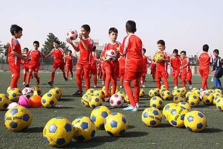 جولان مدارس فوتبال غیرمجاز در سایه آرزوی های بلند جوانان در قم  مردم به آموزشگاه های دارای مجوز مراجعه کنند