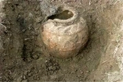 کشف یک خمره باستانی 2000 ساله در شهرستان لردگان   بارش‌های اخیر  دلیل پیدا شدن این خمره بود