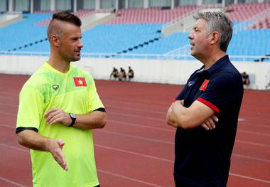 دستیاران خارجی شفر در استقلال می مانند
