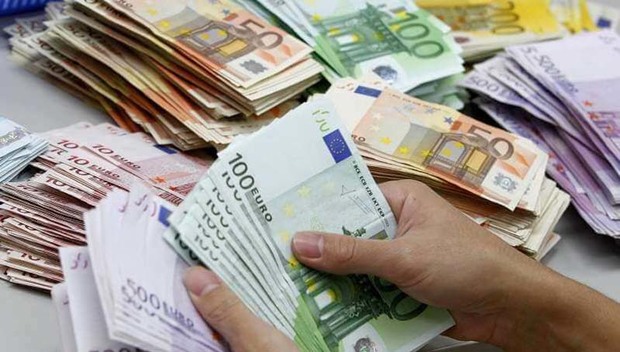 نرخ ارز برای واردکنندگان کالاهای اساسی 3800تومان تعیین شد