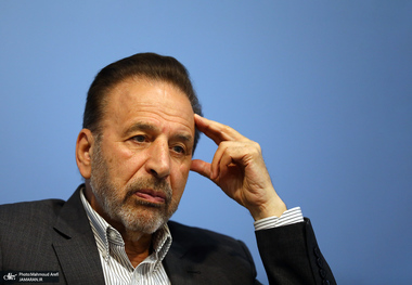 واعظی، وزیر اسبق ارتباطات:کسب‌وکارهای کوچک و متوسط بیشترین آسیب را از قطعی اینترنت متحمل می‌شوند/ تداوم این وضعیت اعتماد عمومی را نیز فرسوده می‌کند/ دولت در انتخابات وعده‌های مهمی در رفع فیلترینگ غیر ضرور داشت؛ هر چه سریع‌تر دسترسی مردم فراهم شود