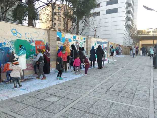 رویای کودکان کار بر روی دیوار خیابانی در شیراز ترسیم شد