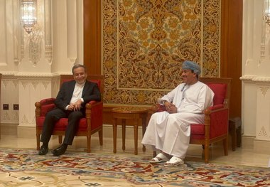 عراقچی وارد مسقط شد؛ آغاز دور سوم مذاکرات غیرمستقیم ایران و آمریکا از روز شنبه (6 اردیبهشت 1404)