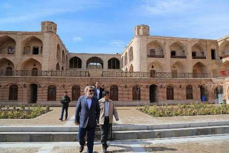 وزیر کشور از عملیات مرمت و بازسازی مسجد مدرسه صالحیه قزوین بازدید کرد