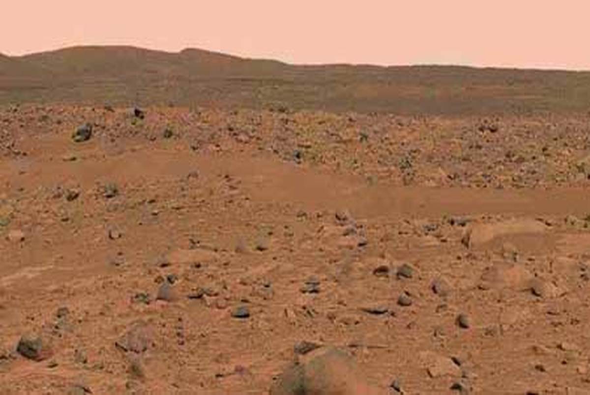 تصاویر ناسا از سطح مریخ/  رنگ فیروزه ای شن و ماسه


