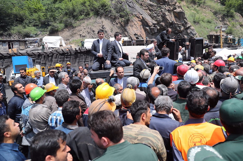 روحانی در محل حادثه معدن آزادشهر و در دیدار معدنکاران و کارگران