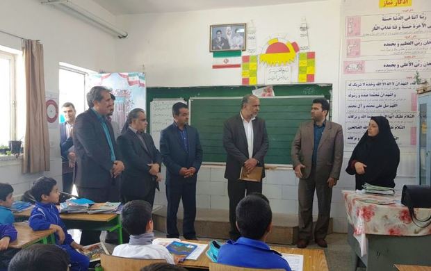 رسیدگی به مسائل فرهنگیان در اولویت مجلس است