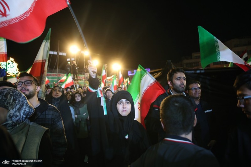 شصت و یکمین اجتماع پر شور مردم در میدان انقلاب