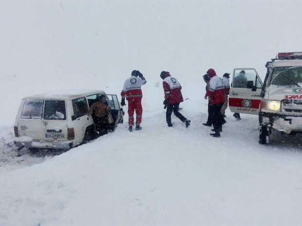 انسداد راه 240 روستای لرستان بر اثر بارش برف