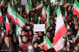 حرکت دسته مردمى پرچمداران ایران به مناسبت روز جمهوری اسلامی ایران-۲