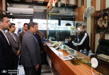 همتی سرزده از صرافی های میدان فردوسی بازدید  کرد+ عکس