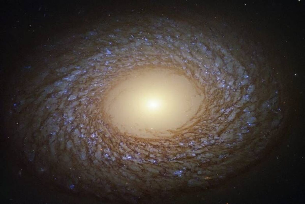 یک تصویر دیدنی از کهکشانی با فاصله 67 میلیون سال نوری از زمین