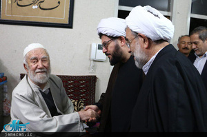 عیادت سید علی خمینی از آیت الله تاکندی و حضور در بیت آیت الله باریک بین(ره)