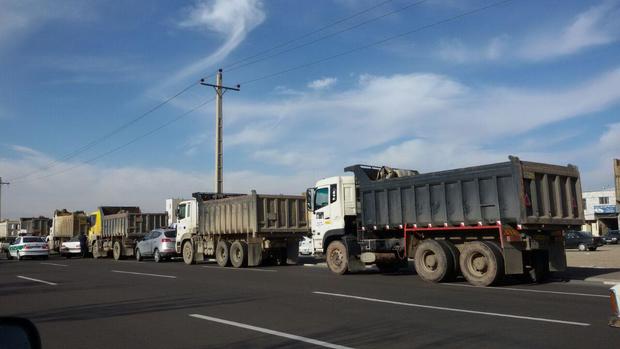 درخواست کامیونداران زنجانی برای افزایش کرایه حمل خاک روی دندی