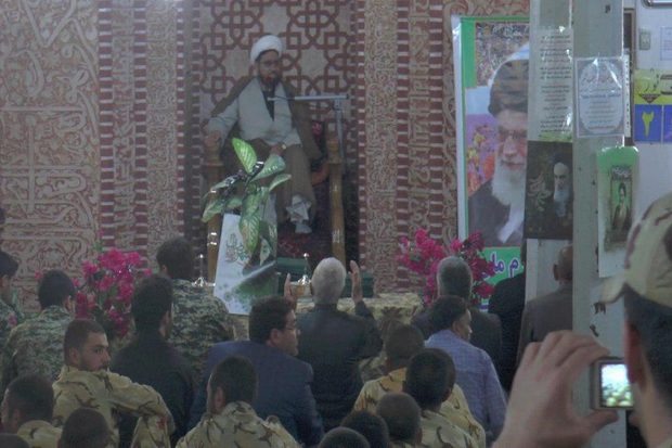 امام خمینی ره مردم را در مسیر سخت انقلاب رهبری کردند