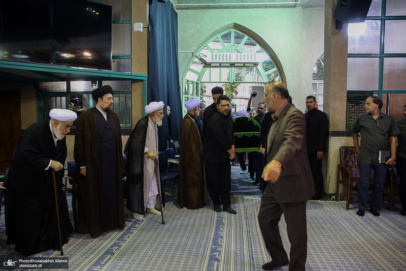 مراسم تشییع آیت الله حسن صانعی (ره) از حسینیه جماران - 2