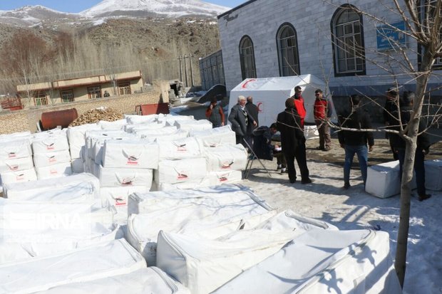 توزیع ۱۷۹۹ تخته چادر بین زلزله‌زدگان قطور