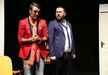 پژمان جمشیدی و محسن کیایی روی صحنه تالار اصلی
