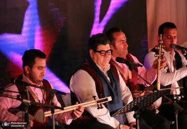 سالار عقیلی: باید جوانان را با ادبیات کهن آشتی دهیم
