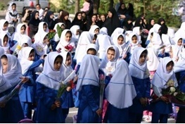 با برگزاری جشن  شکوفه‌ها: ۶۰ هزار کلاس اولی راهی مدارس آذربایجان‌غربی شدند