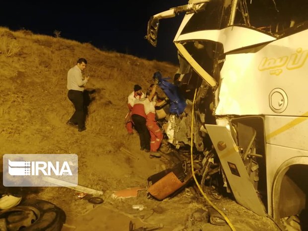 خروج اتوبوس در آزادراه زنجان - تبریز یک فوتی و ۲۳ مصدوم برجا گذاشت