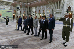 ادای احترام هیات جوانان کشور آذربایجان و هیات جوانان وزارت ورزش و جوانان ایران به آرمان های حضرت امام(س)