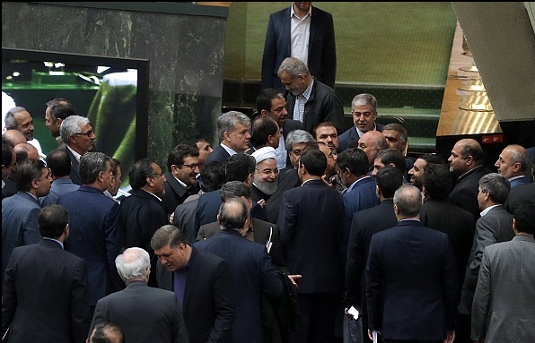 نمایندگان خوزستان مانع از خروج روحانی از مجلس شدند