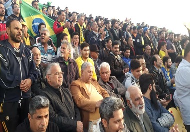 واکنش جالب قلعه نویی به شعار مافیایی/ حواشی دیدار نفت آبادان و سپاهان
