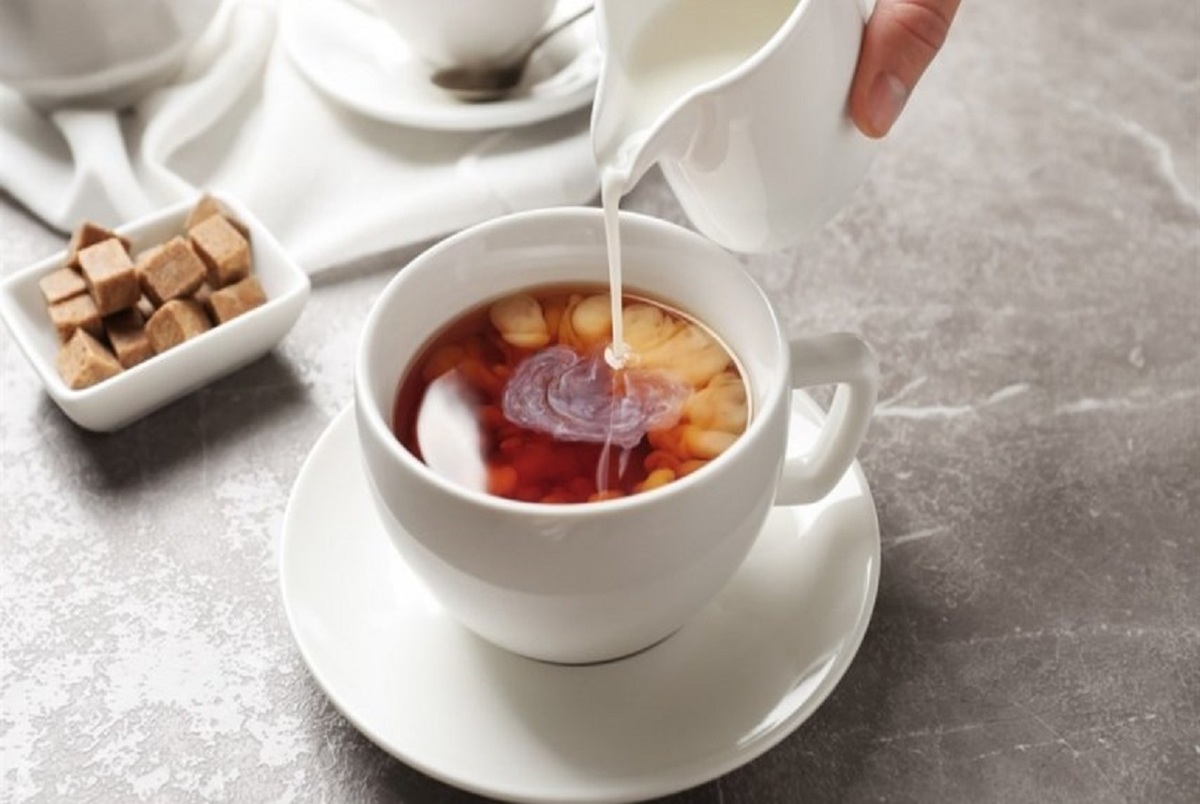 چرا نباید شیر و چای را با هم مخلوط کنیم؟