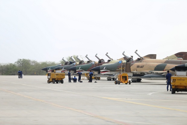 رژه مشترک هوایی ارتش و سپاه در آبهای خلیج فارس