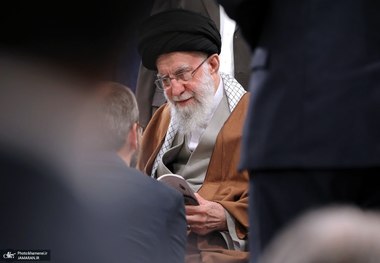 اشک‌های رهبر انقلاب از شعری در مورد مکالمه شهید کاظمی با شهید باکری + فیلم