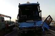9 مجروح در تصادف دو تریلر با یک اتوبوس درقم