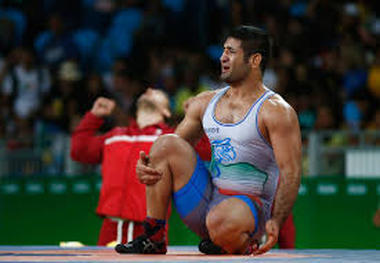 عبدولی: وظیفه کشتی‌گیران حضور در میان مردم کرمانشاه بود/ این کار را با افتخار انجام دادیم